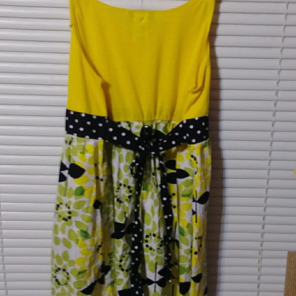 Yellow. /Black Summer Dress